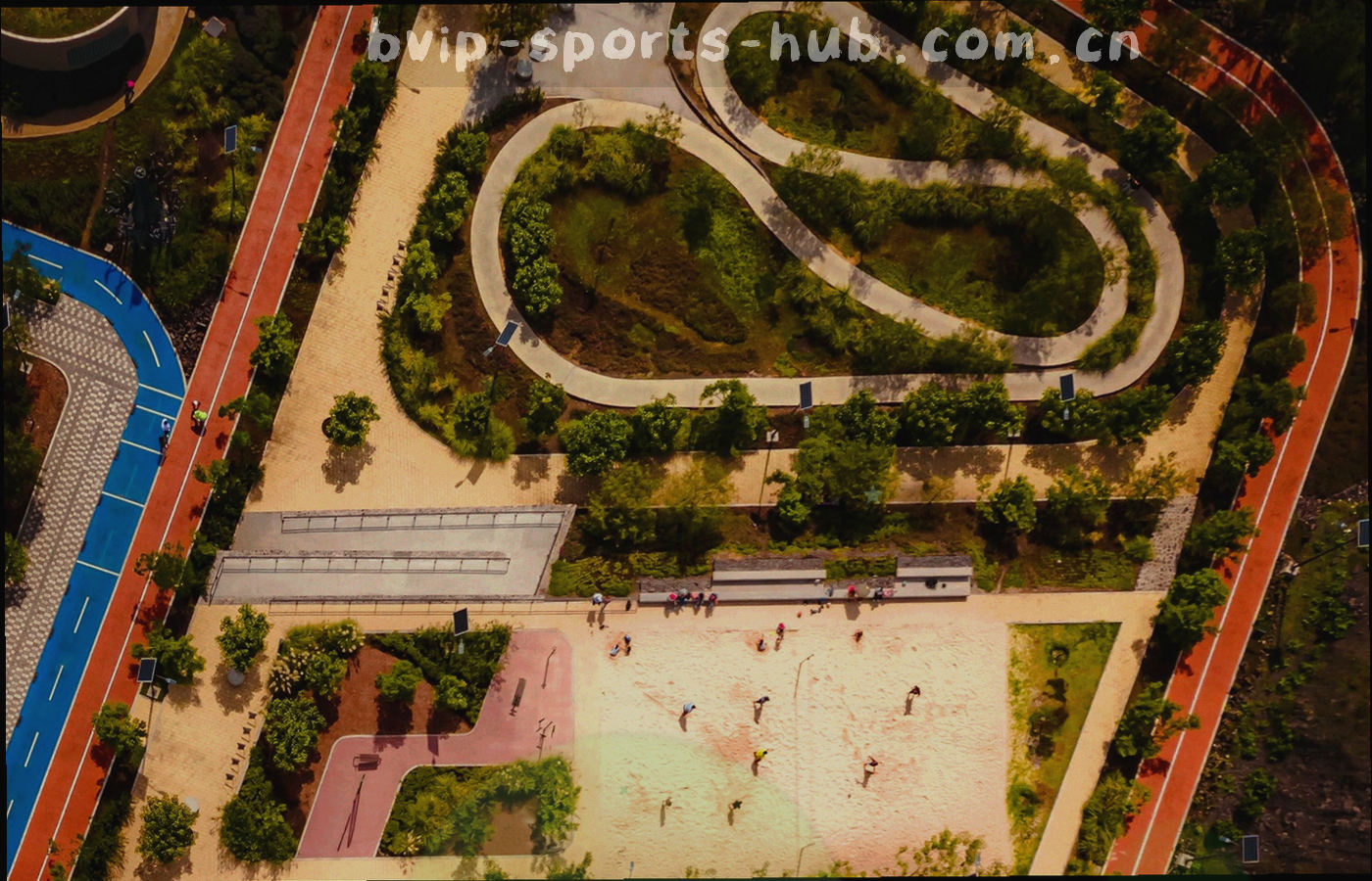 球场通道内的球员剪影与地面反光，画面低对比适合叠加文字